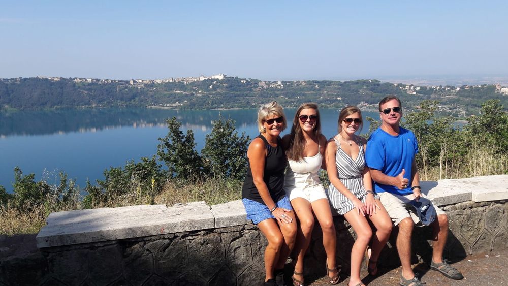 From Rome: Wine Tasting, Lunch and Sightseeing Tour of Castelli Romani Villages and Lakes