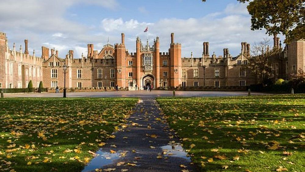 London: Hampton Court Full day and Afternoon Tea Experience