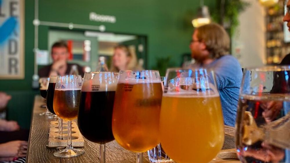 Edinburgh: Craft Beer and Bar Tour with 8 Tastings