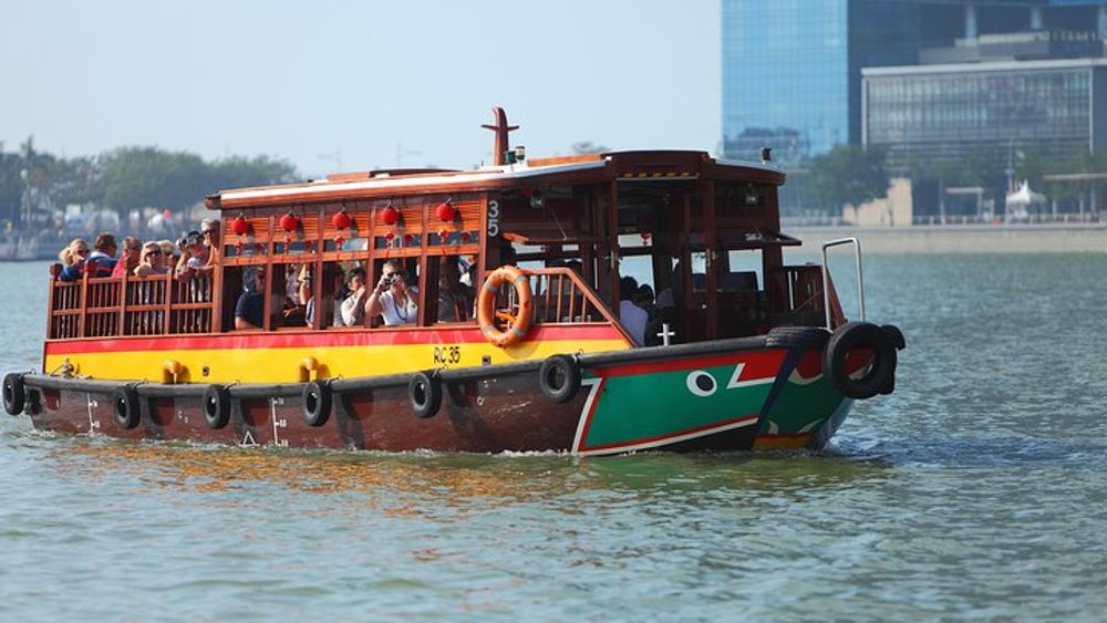 Private History & Culture Tour with River Cruise, Hawker Dinner & Tea Tasting