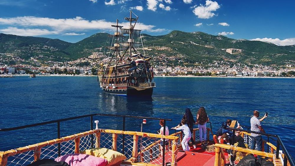 Alanya Pirate Boat with Lunch and Drinks