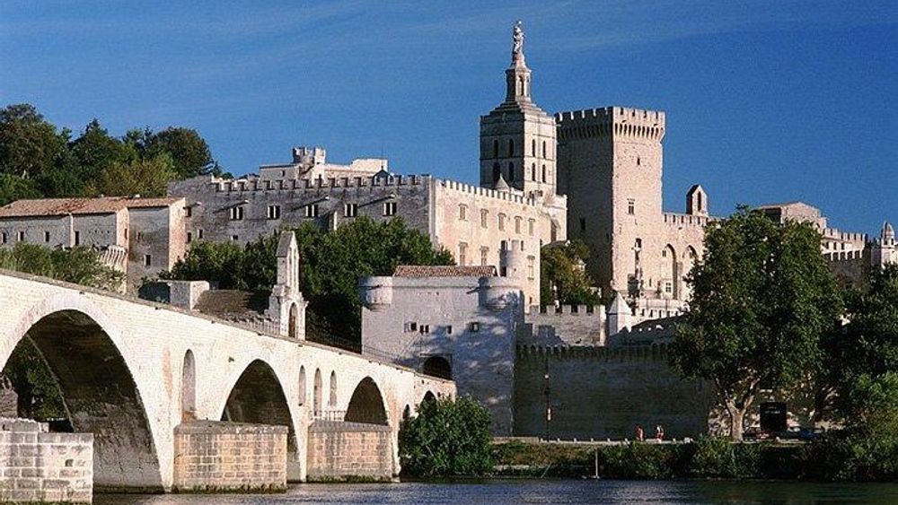 Côtes du Rhône Wine tour: Avignon, Palace of the Popes