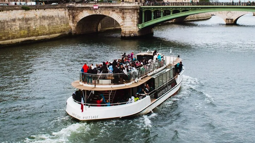 Paris: 6-Hour Private Eiffel Tower and Seine River Dinner Cruise