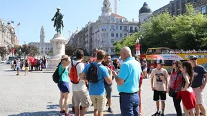 Porto: City Private Full Day Tour with Lunch and Six Bridges Cruise Cover Image