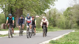 From Bordeaux to Saint Émilion by gravel bike and wine tasting Cover Image