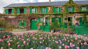 Private Tour in Giverny with 2 hour Dinner Cruise in Seine River Cover Image