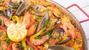 San Sebastian: Spanish Cooking Class - Paella and Mediterranean Cover Image