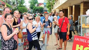 Private Hanoi Tour: Street Food Experience Cover Image