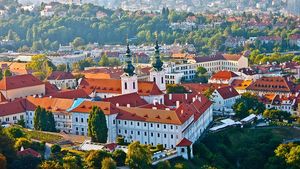 Prague: Private Best of Tour - Sightseeing, Food & Culture with a Local Cover Image