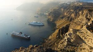 Santorini tours Famous place with greek coffe or coctail 4hour Cover Image