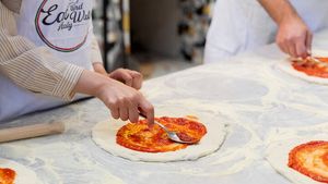 Naples: Pizza workshop in Naples Make your Margherita Cover Image