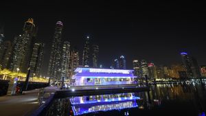 Dubai: Catamaran Dinner Cruise in Dubai Marina Cover Image