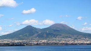 Naples: Mt Vesuvius with Winery Visit Cover Image