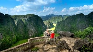 Small Group & Full Day Hoa Lu Tam Coc Mua Cave Tour( Full Inclusions) Cover Image