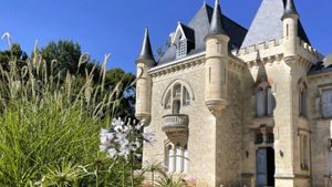 From Bordeaux: Full Day Tour in the Médoc & Saint-Emilion Wine Regions Cover Image