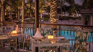 Dubai: Buffet Dining in Palazzo Versace Cover Image