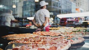 New York: Pizza Walking Tour in Manhattan with Friendly Local Guide Cover Image