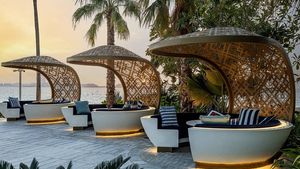 Dubai: Dining Experience in Burj Al Arab and Hotel Iconic Tour Cover Image