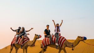 Dubai: Overnight Red Dunes Desert Safari with Dune Bashing, BBQ Dinner & Breakfast Cover Image