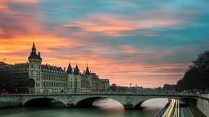 8 Hours Paris Panoramic Tour with Seine River Dinner Cruise and Hotel Pickup Cover Image