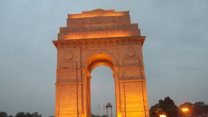 Delhi by Evening Half day Tour  Includes Dinner Cover Image