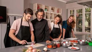 Barcelona: Premium Tapas & Paella Cooking Class Cover Image