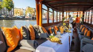 Amsterdam: Flagship Luxury Boat Cruise with Live Guide and Drinks + Cheese Cover Image