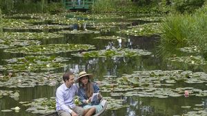 Giverny, wine, Eiffel photoshoot with Private Pick up and drop Cover Image