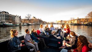 Amsterdam walking tour and canal cruise with unlimited drinks and cheese tasting Cover Image