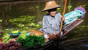 Tha Kha - perhaps Thailand's most authentic Floating Market Cover Image