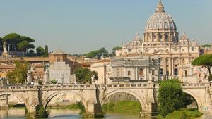 Rome: Walking Tour and Food Tasting in Trastevere & Tiber Cruise next to Castel Sant'Angelo Cover Image