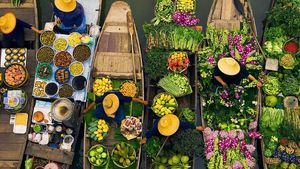 Private Tour: Floating Market and River Kwai Experience Cover Image