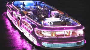 Bangkok Arrival Transfer with Choice of Dinner Cruise Cover Image