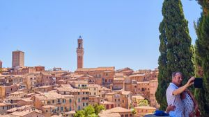 From Florence: Siena, San Gimignano, Monteriggioni and Chianti Wine Tasting Tour Cover Image