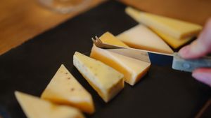 Amsterdam Walking Tour with Cheese Tasting Cover Image
