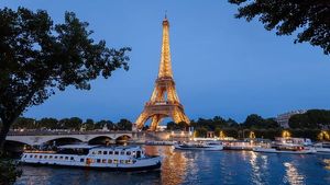 Eiffel Tower Half-Day Private Tour with Seine River Dinner Cruise Hotel Pick up Cover Image